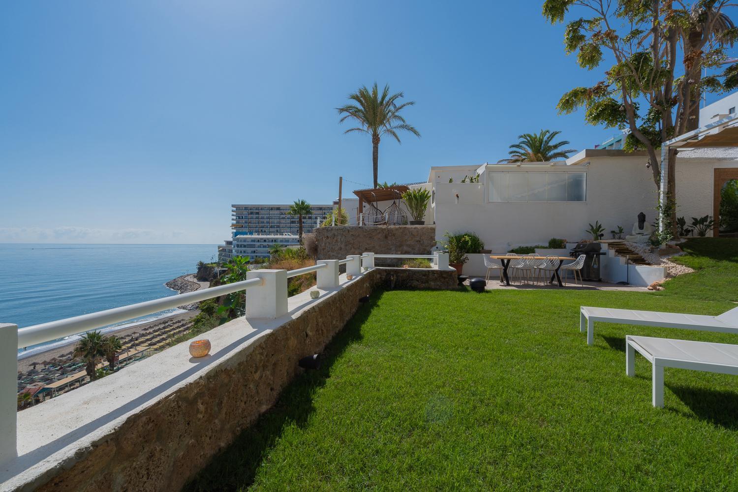 Private 250Sqm Garden Duplex, Jacuzzi, Cinema, Sea View Escape Apartment Торемолинос Екстериор снимка