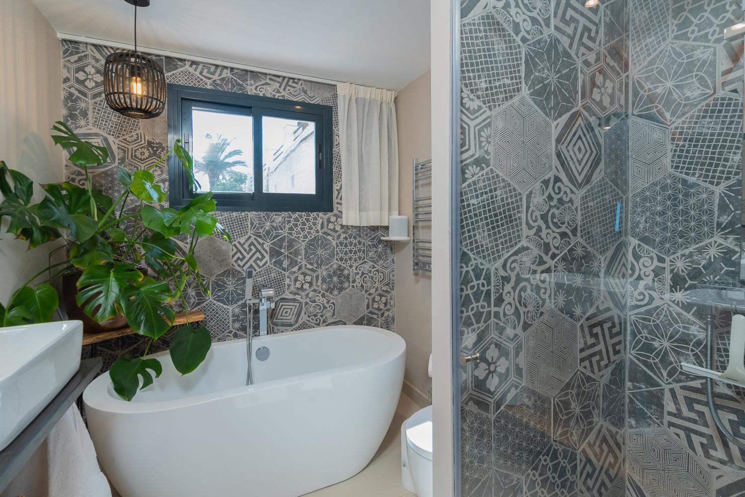 Private 250Sqm Garden Duplex, Jacuzzi, Cinema, Sea View Escape Apartment Торемолинос Екстериор снимка